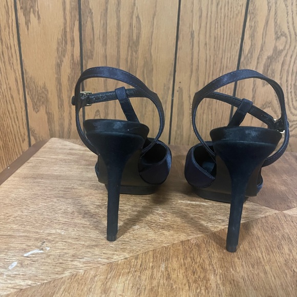 Tory Burch" Black Velvet & Navy Blue Satin T-Strap Heels - Picture 4 of 15